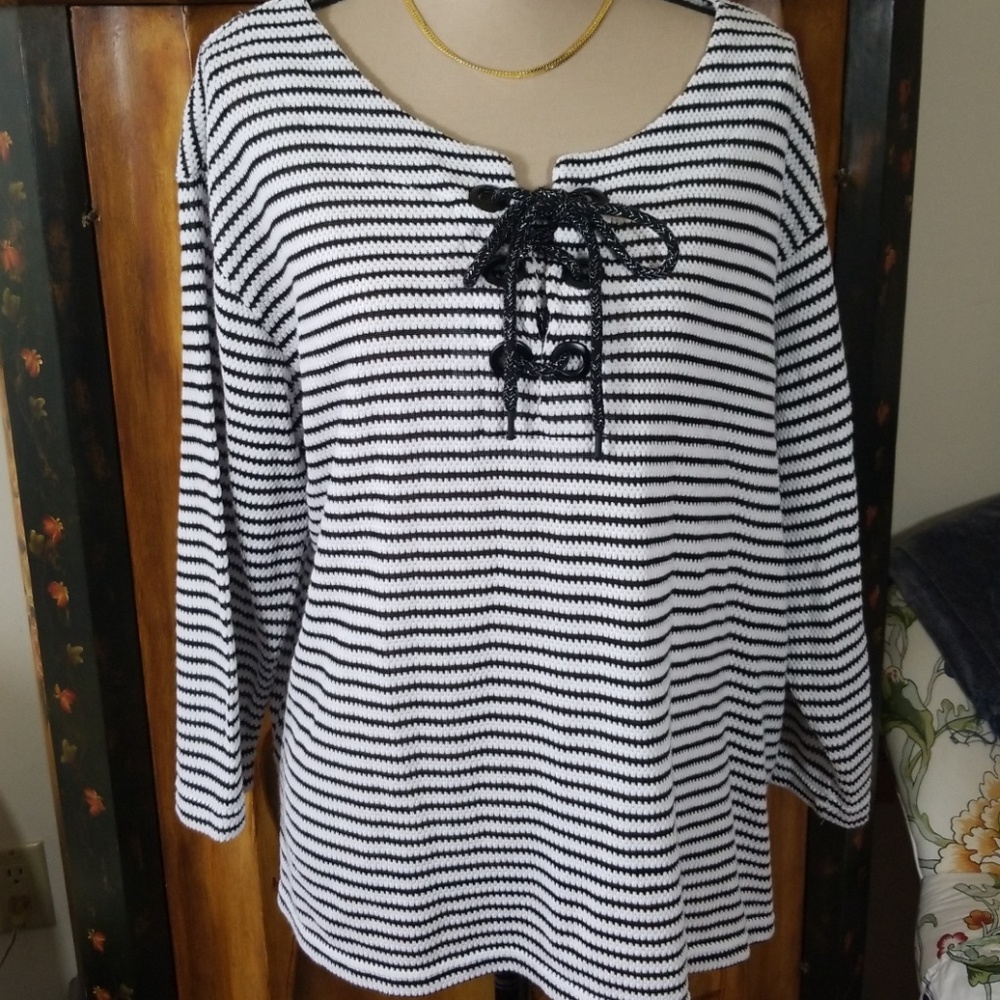 Onque Casual Striped Black and White 3/4 Sleeve Top. Size 1X